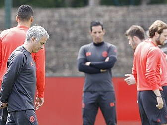 Jose Mourinho: We will play wi...